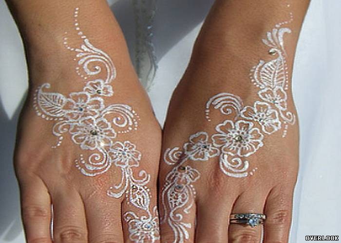 Татуаж при помощи нанесения хны